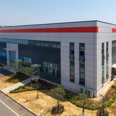 ISO yalıtımlı çelik çerçeve binalar Sıcak lastikli çelik sürdürülebilir geri dönüştürülebilir