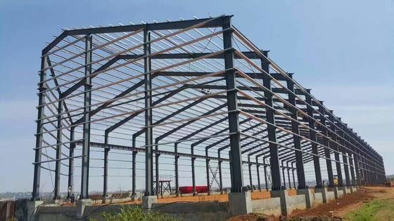 Önceden tasarlanmış uzun aralık endüstriyel inşaat binası prefabrik çelik yapı deposu
