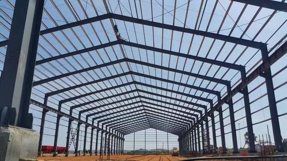Önceden tasarlanmış uzun aralık endüstriyel inşaat binası prefabrik çelik yapı deposu