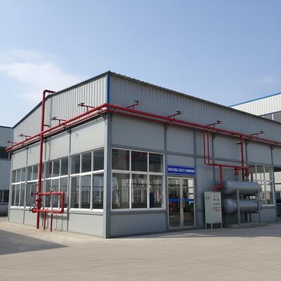 Katı endüstriyel güvenlik standartlarına uygun olarak tasarlanmış isteğe bağlı yangın koruma sistemi de dahil olmak üzere yangın geçirmez çelik atölyesi