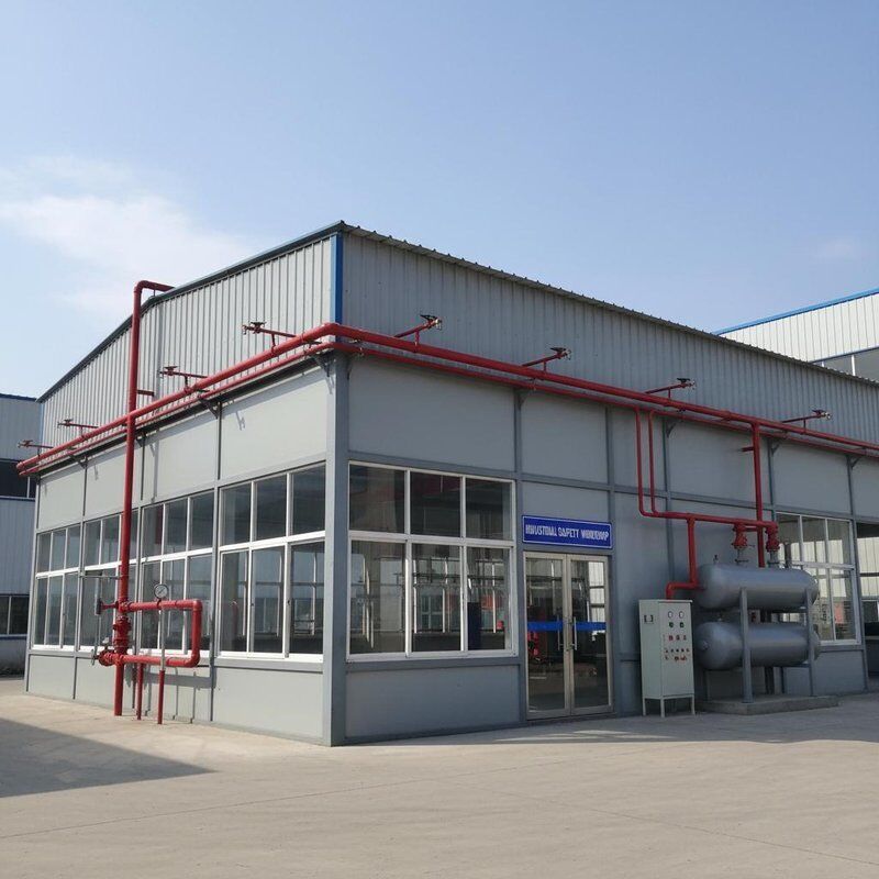 Katı endüstriyel güvenlik standartlarına uygun olarak tasarlanmış isteğe bağlı yangın koruma sistemi de dahil olmak üzere yangın geçirmez çelik atölyesi